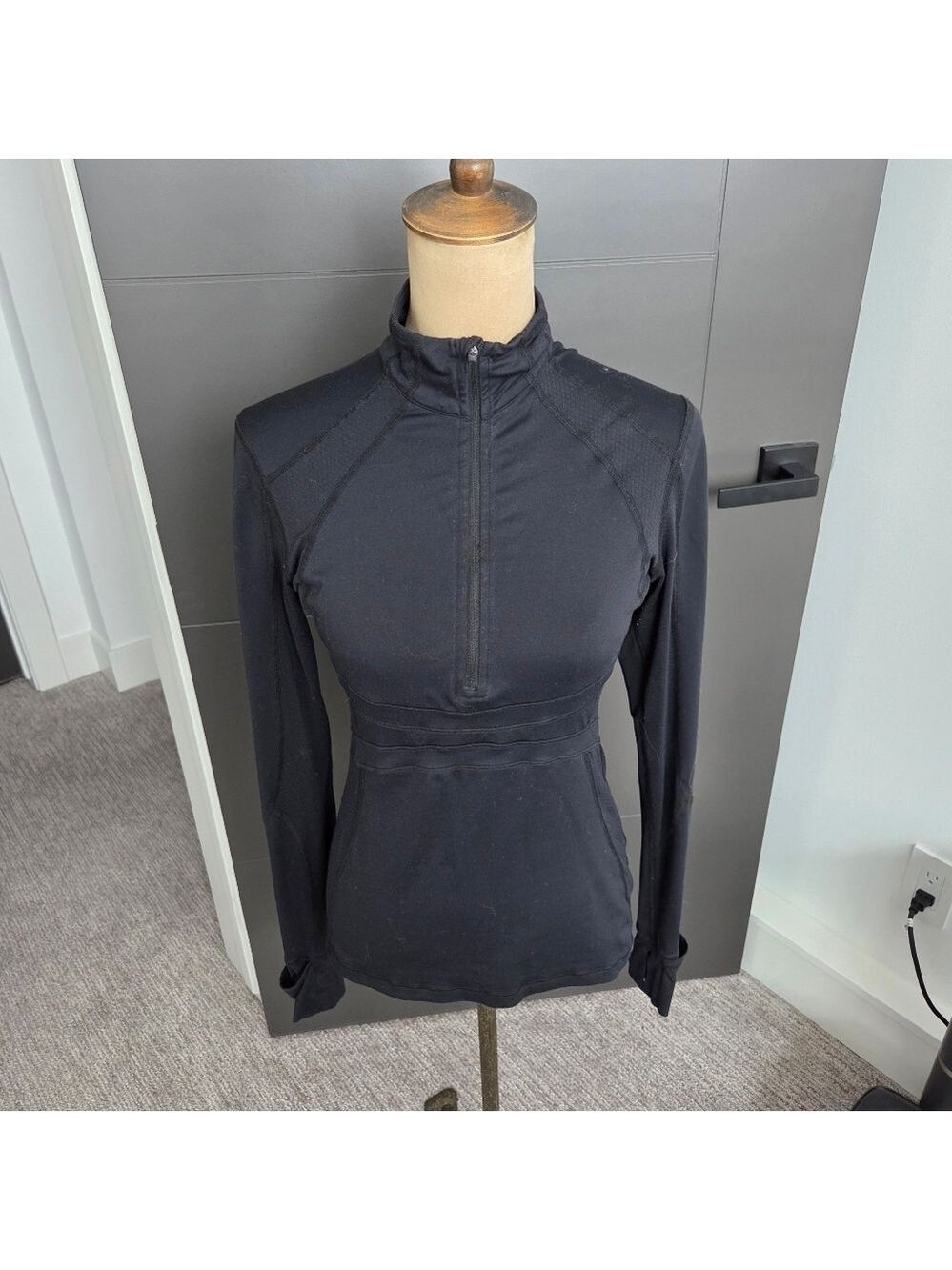 Lululemon Black Quarter Zip Sweatshirt Women’s Size 6 Athletic Pullover